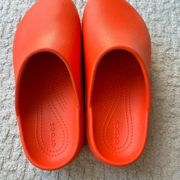 CROCS Women’s Slip-On Dylan Clog in Starfish - Picture 1 of 3